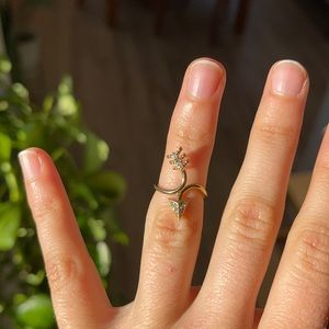 Arrow fashion midi ring, great for stacking